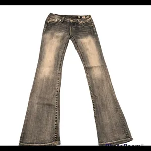 Miss Me Boot Stretch Western Rodeo Jean Med Wash Whisker Detail 27X33 JE1059B2L thumbnail 1