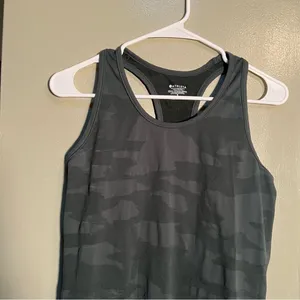 Athleta Women's Size Small Speedlight Camo Tank Top‎ Racerback Green Rapids thumbnail 4