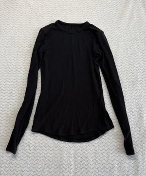 Lululemon Athletica Black Ribbed Knit Long Sleeve Crew Neck Curved Hem Top 4355 thumbnail 1