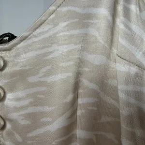 Abercrombie & Fitch Button Up Satin Slip Zebra Mini Dress in Tan‎ Cream Size XS thumbnail 3
