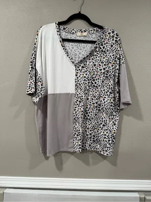 Entro Two-Tone Leopard Patchwork V-Neck Top - White, Taupe, Black thumbnail 2