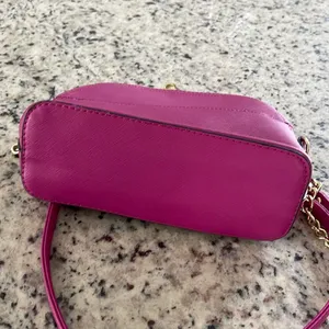STEVE MADDEN CROSSBODY PURSE W/Gold accents Fuchsia 9”x 7.5”x 3.5”‎ thumbnail 4