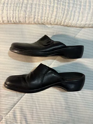 Clarks Black Leather Slip-On Clogs size 8M thumbnail 4