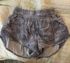 Lululemon Shorts Hotty Hot thumbnail 1