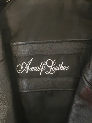 O Amalfi Black Leather Button thumbnail 2