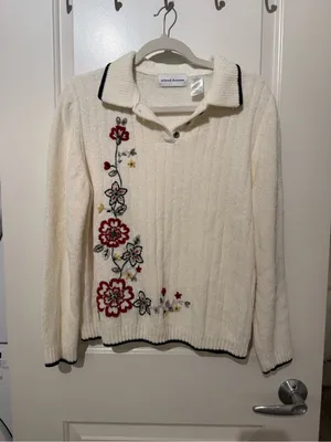 Alfred Dunner Cream Embroidered V-Neck Sweater thumbnail 2