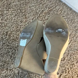 Chinese Laundry Women's Cream Wedge Sandals thumbnail 3