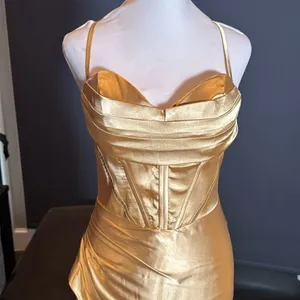 Women’s Gold Full Length Prom Party Dress Criss Cross Straps LegSlit Size 4 NWOT thumbnail 2