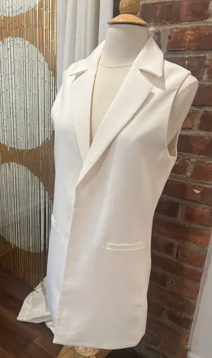 Anthropologie Maison d’ Amelie Sleeveless White Blazer thumbnail 2