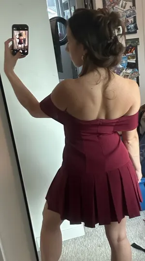 Boohoo Burgundy off the shoulder dress thumbnail 3