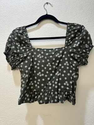 Abound Cropped Floral Blouse thumbnail 4