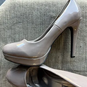 Steve Madden Nude/Tan Platform Pumps thumbnail 1
