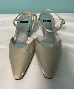 Stuart Weitzman Glistening Pointed Toe Ankle Strap Heels Beige Size 7.5M S-256‎ thumbnail 1