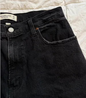 Abercrombie Curve Love 90s Straight High-Rise Black Jeans thumbnail 4