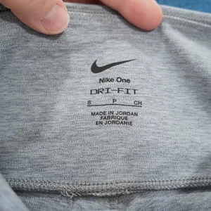 Nike Women's Size Small Leggings Gray NEW High Rise 7/8 Dri-FIT Pockets Gym thumbnail 7