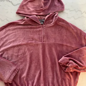 NWOT Chic Pink Velvet‎ Hoodie thumbnail 3