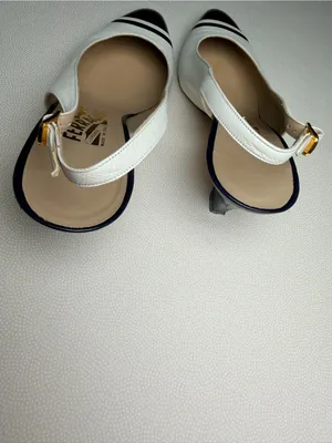 Salvatore Ferragamo Slingback Heels 8B White Navy Leather Italy Vintage 1980’s thumbnail 9