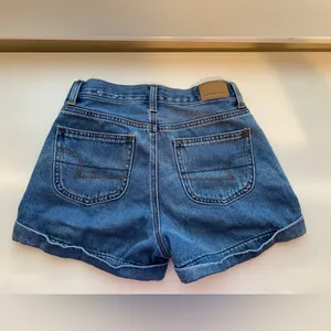American Eagle Women’s Mom Jean Shorts size 0 thumbnail 2