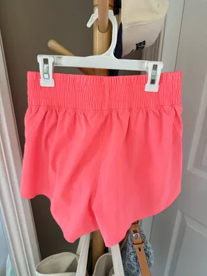 Gap Mid-Rise Shorts thumbnail 4