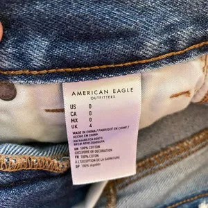American Eagle Women’s Mom Jean Shorts size 0 thumbnail 8