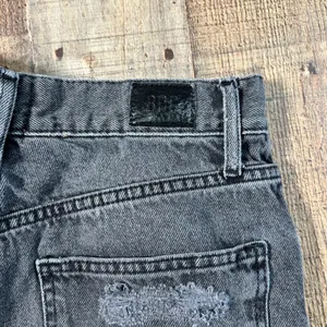 BDG Urban Outfitters Black Denim Skater Baggy High Rise Cutoff Shorts Size 28 thumbnail 7