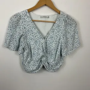 Abercrombie& Fitch Womens Cropped Knot Front Top Floral Print Short Sleeve M thumbnail 2