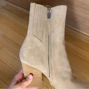 Steve Madden Rickki Suede Cream Pointed Toe Booties - Size 8 thumbnail 7