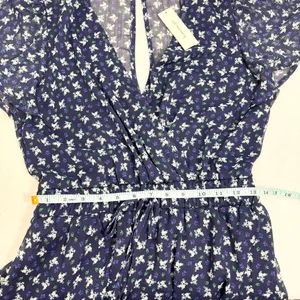 Francesca’s Mi‎ Ami Navy Floral Wrap Dress Short Sleeve Above Knee Size M thumbnail 5