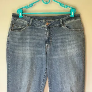 Maurices Distressed Light Wash Skinny Jean Size 18W thumbnail 11