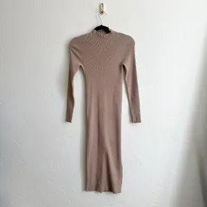 Denim‎ Forum | Aritzia Ribbed Knit Mock Neck Midi Bodycon Dress in Tan Size Med thumbnail 4