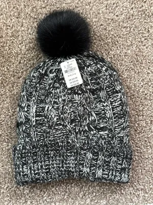 NWT Victoria’s Secret PINK Black White Cable Knit Sherpa Pom Beanie Hat thumbnail 4