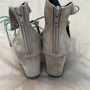 So Me Sydney sz9 4.5” block heel tan suede like sandals minimal signs of wear thumbnail 5