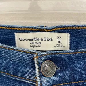 Abercrombie & Fitch | High Rise Mom Jean Raw Hem Ankle Length Size‎ 4 Long thumbnail 3