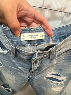 Abercrombie & Fitch Distressed High Rise Mom Jeans Size 4 / 27W thumbnail 2