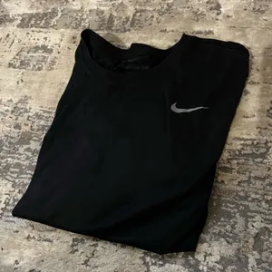NWT Nike Black Legend Short Sleeve T-Shirt Size Medium thumbnail 3