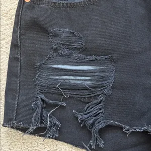 LEVI’S 501 Black Distressed Rip Raw Hem Denim Shorts Size 25 thumbnail 4
