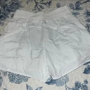 Lululemon Shorts Track That 5" Mid-Rise thumbnail 1