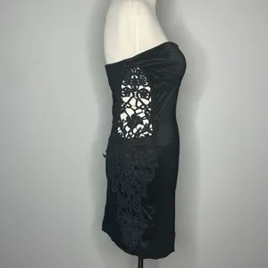 Ynes- Black Strapless Dress with Crochet Detail on the Side thumbnail 4
