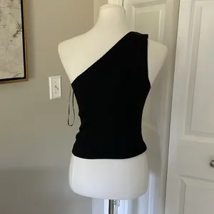 Beautiful Simple Black ASOS One Shoulder Top thumbnail 5
