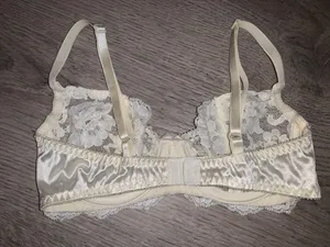 Victoria’s Secret Lace Bra 34B thumbnail 4
