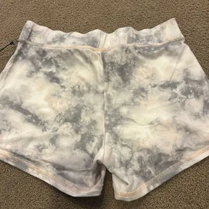 Strut This Women’s Sweatshirt and Shorts Tie Dye Matching Set - One Size thumbnail 8