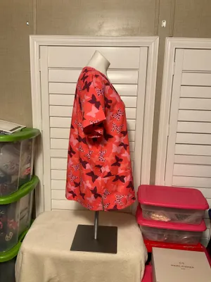 SB Scrubs Top Women’s S Winter Themed Red V-Neck Pullover Cotton thumbnail 2