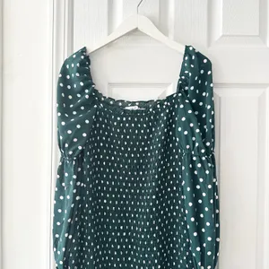 Petal & Pup Green White Polka Dot Smocked Bodycon Midi Dress Puff Sleeve US 10 thumbnail 3