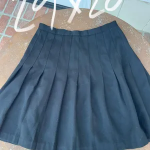 J.Crew Vintage black pleated mini skirt sz m - no brand- 29x20 preppy holiday winter academic thumbnail 5