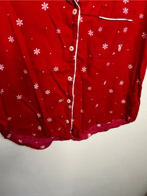 Victoria’s Secret Lipstick Red White Snowflake Short Sleeve Flannel Pajama Set thumbnail 4