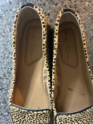 me too Leopard-Pattern Slip-On Loafers in Yellow and Black thumbnail 4