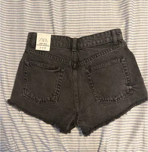 ZARA High-Rise Curved Shorts thumbnail 3