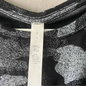 Lululemon Black and Grey Camo Cates Tees Size 6 thumbnail 3