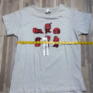 Women’s Gray Marvel Deadpool T-shirt Size XL (NWT) thumbnail 4