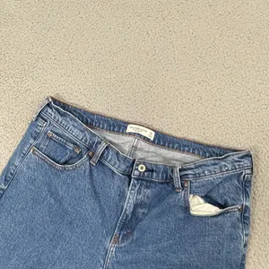 Abercrombie Fitch The 90s Straight Mid Rise Jeans Women 33(38x28) Medium Wash thumbnail 2